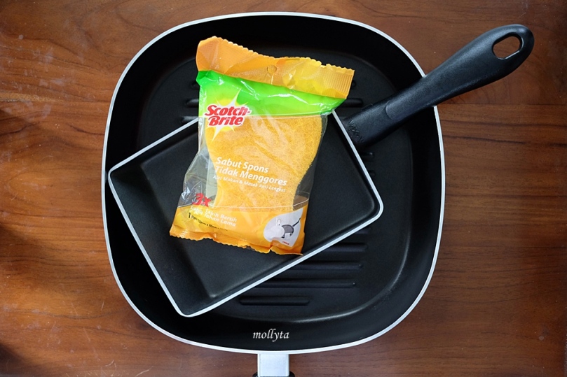 Sabut spons anti-gores untuk membersihkan alat masak teflon/anti-lengket