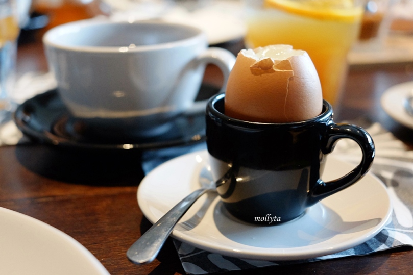 Soft Boiled Egg with Pink Himalayan Sea Salt dari #SundayBrunchClub Coffeenatics