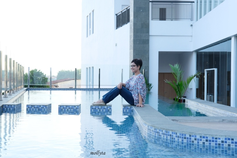 Kolam renang di Hotel Grandhika Setiabudi Medan