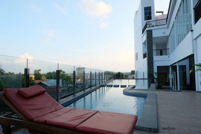 Outdoor swimming pool Hotel Grandhika Setiabudi Medan