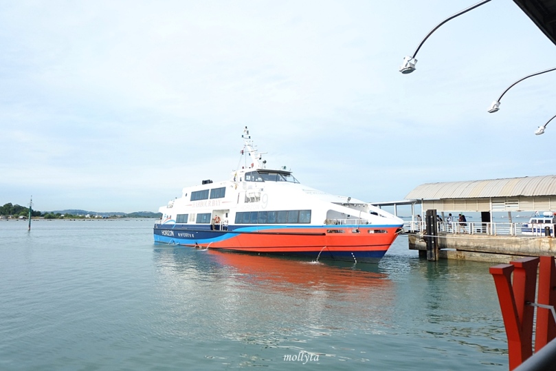Ferry di Harbour Bay Batam