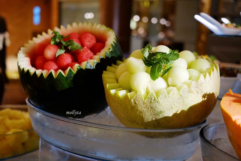 potongan buah segar di Orchid Restaurant Medan
