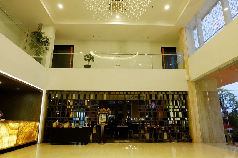 Area lobby J Hotel Soekarno Hatta