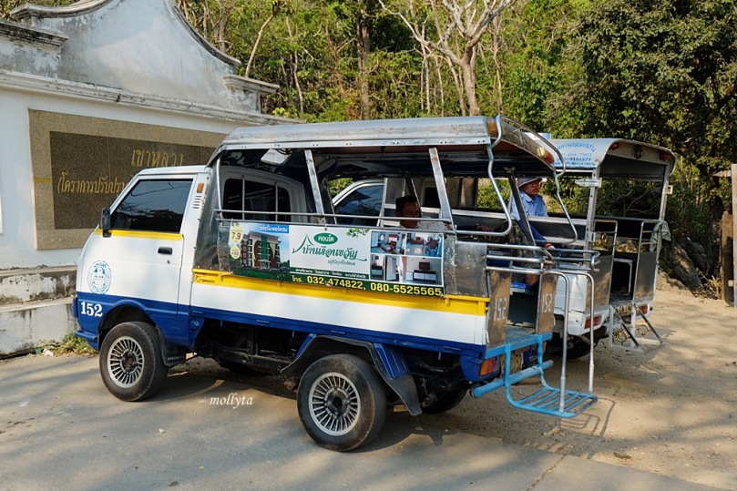 Tuk-tuk menuju Khao Luang Cave di Phetchaburi Thailand