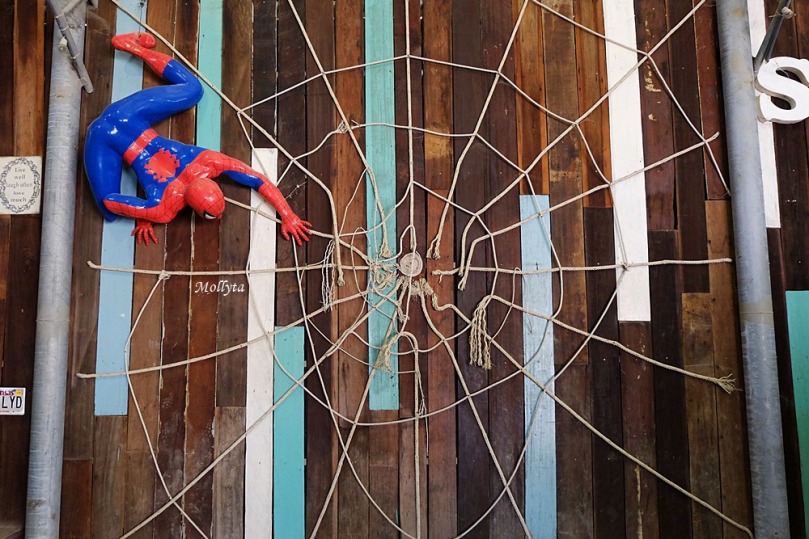 Jaring Spiderman di Swiss Sheep Farm Cha-Am HUa Hin Thailand