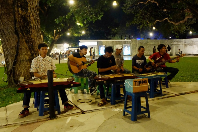 Pemusik tradisional di Cicada Market Hua Hin