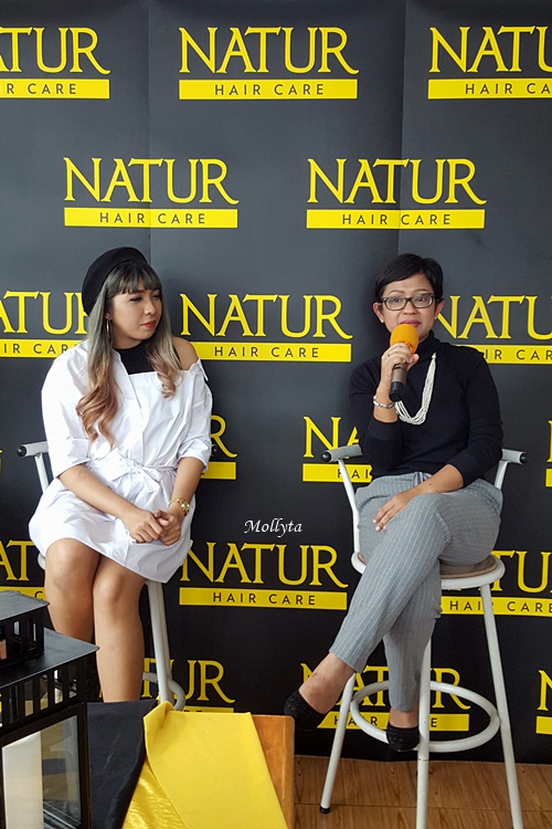 Mollyta sebagai narasumber pada Natur Hair Beauty Dating di Medan