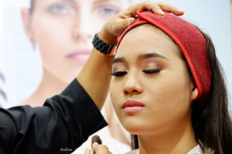 aplikasi kosmetik Elizabeth Arden di Parson Medan
