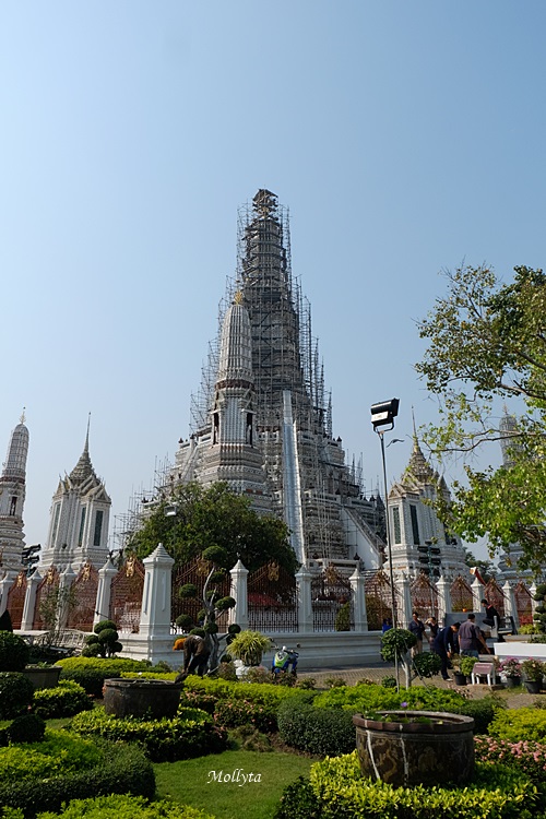 Wat Arun masih direnovasi pada tahun 2017
