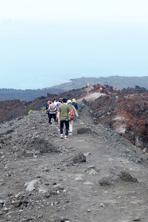 Jalur turun Gunung Anak Krakatau
