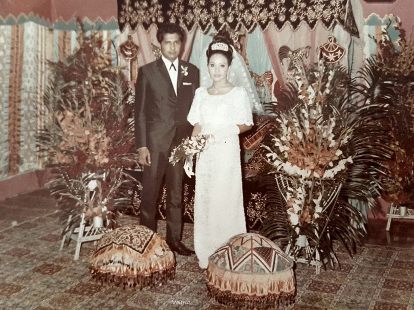Foto pernikahan Papa dan Mama