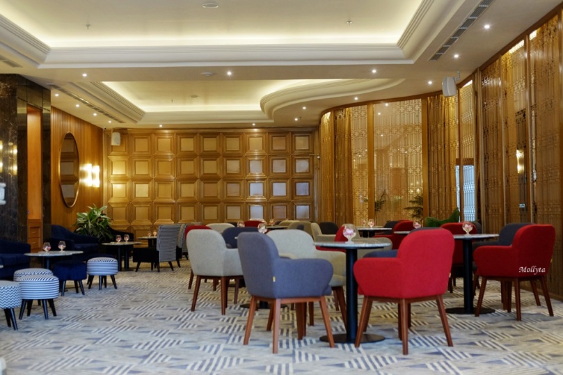 Interior The Onyx Lounge Four Points by Sheraton Medan