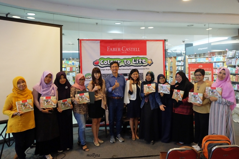 Blogger Medan di acara peluncuran Faber-Castell Colour to Life Gramedia Medan