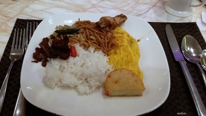Makan sahur di Marriott Cafe Medan