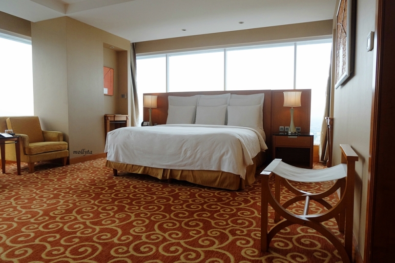 Kamar luas di JW Marriott Hotel Medan