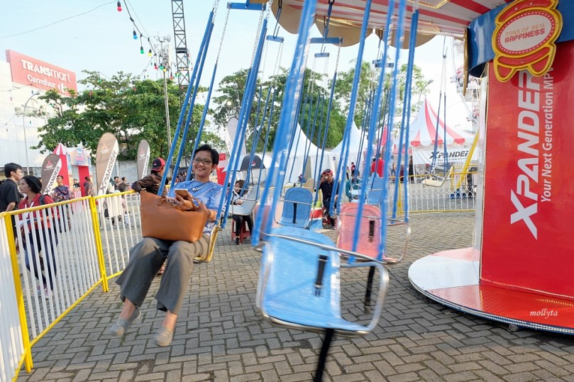 Naik Swing Carousel di event Mitsubishi XPANDER Medan