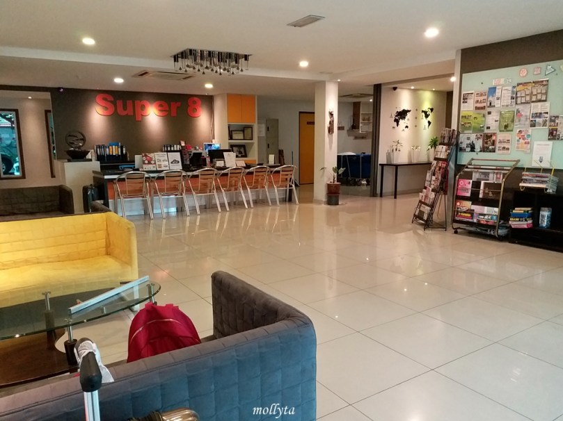 Ruang lobby Super 8 Hotel Penang