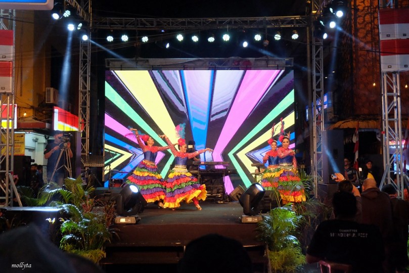 Kampung Bule Funtastic Colour Night2