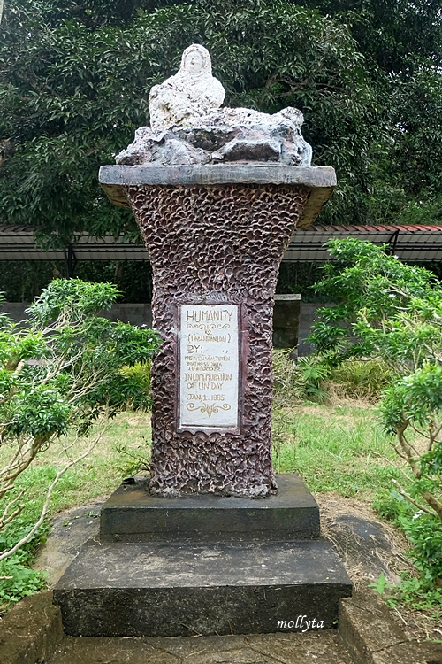 Patung Humanity Statue