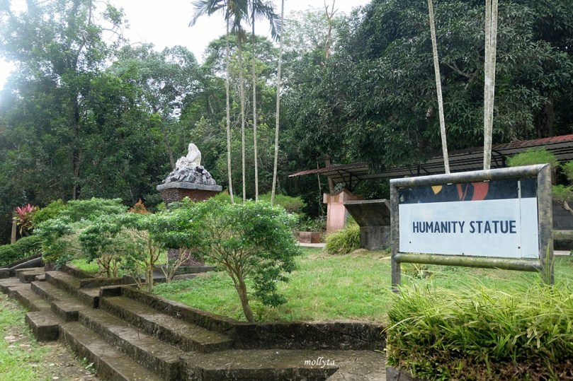 Humanity Statue di Galang