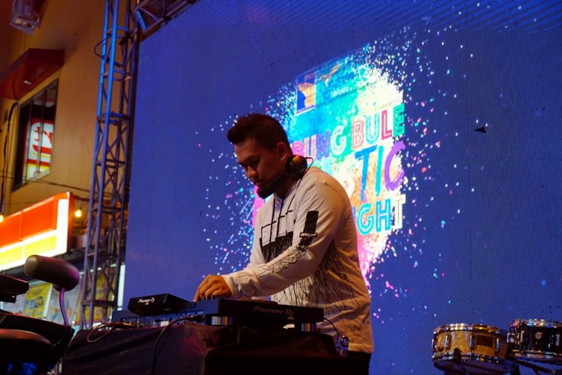 DJ Willy di Kampung Bule Funtastic Colour Night