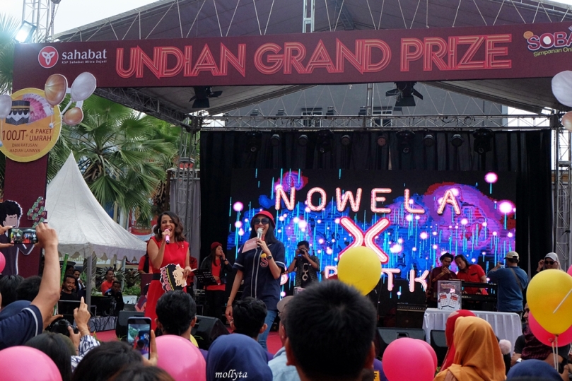 Penampilan artis Nowela di acara SOBATKU Medan
