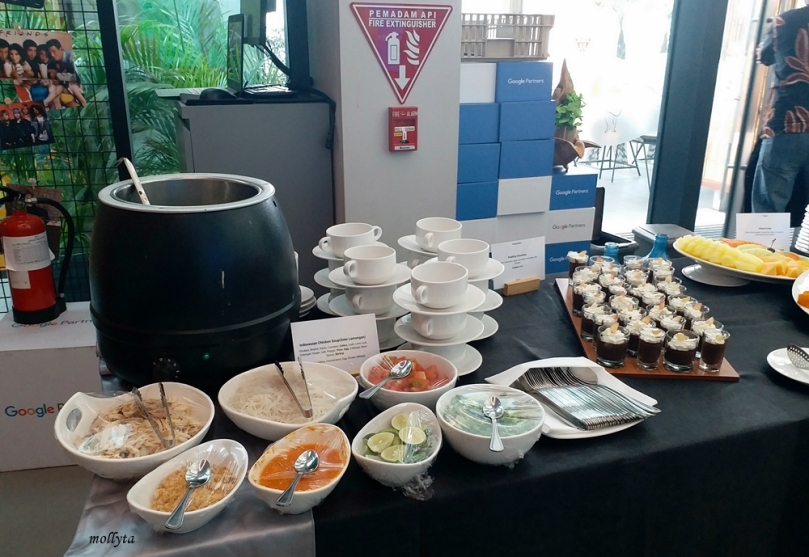 Jamuan makan di kantor Google Indonesia