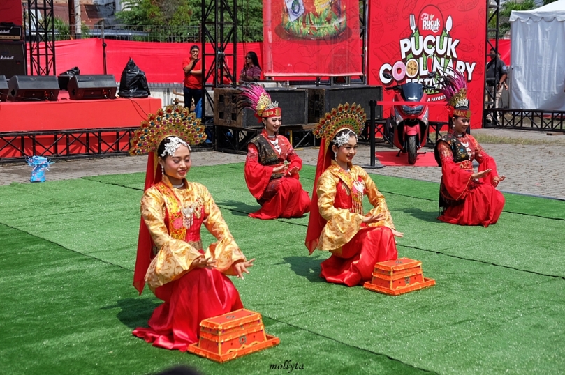 Tarian pembuka di Pucuk Coolinary Festival Medan 2019