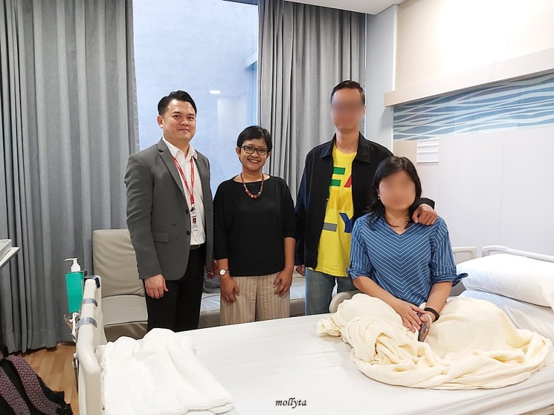 Bersama pasien tumor otak dari Indonesia di Sunway Medical Centre