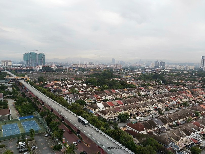 Pagi di Palmville Resort Condominium