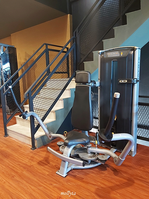 Untuk bodyweight training di Black Gold Medan