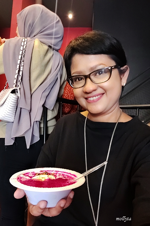 Mencicipi Coco Fresh Bowl di Black Gold Medan