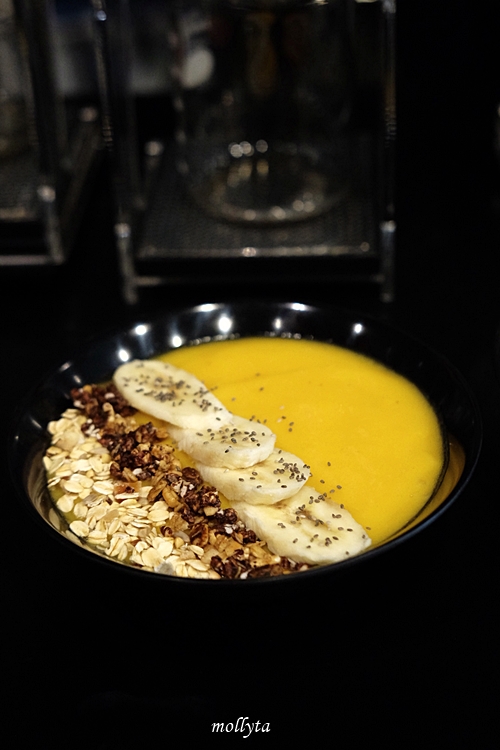 Tropical Sunset Bowl di Black Gold Medan