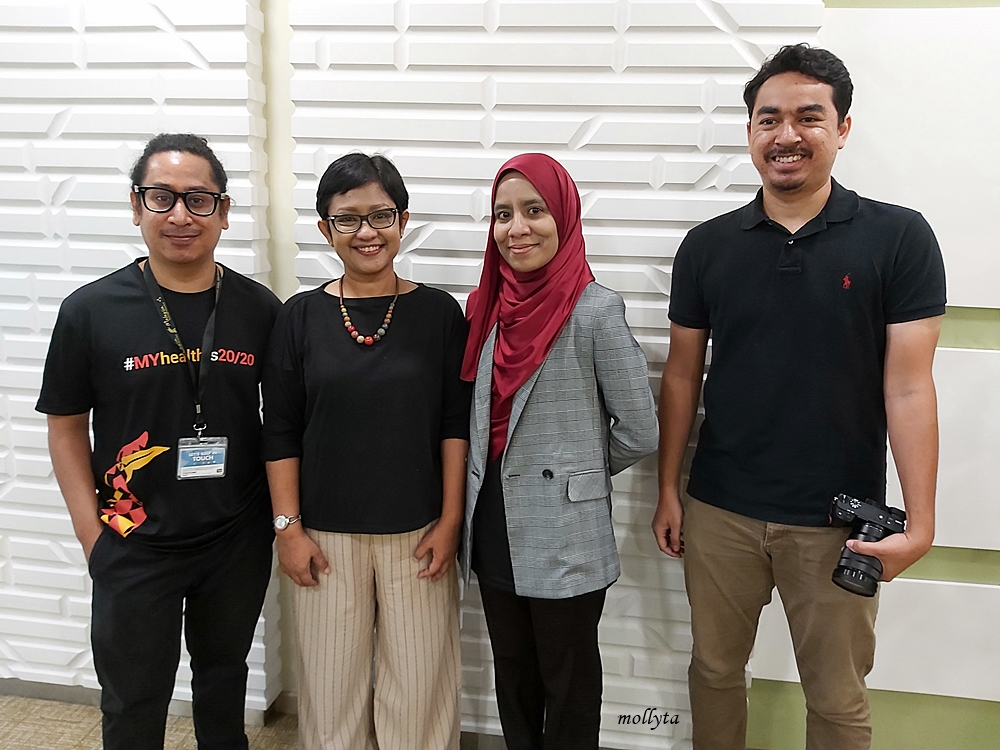 Mollyta Mochtar foto bersama tim Malaysia Healthcare