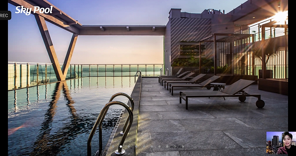 Sky Pool Holiday Inn Johor